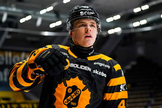 Skellefteås Jonatan Berggren jublar