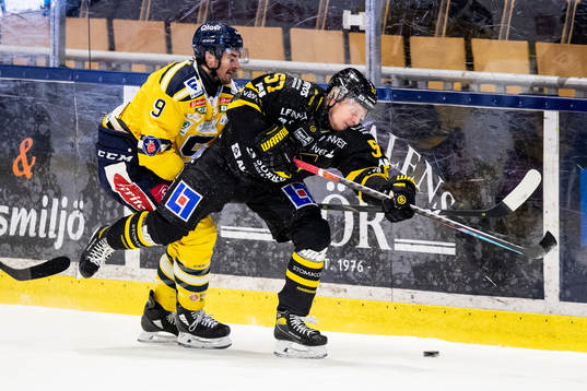Västerås Carl Ehrnberg och Södertäljes Matt Bailey