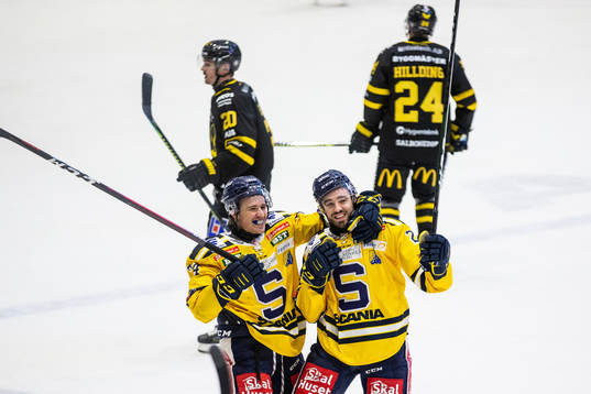 Södertäljes Jacob Dahlström (h) jublar med Rasmus