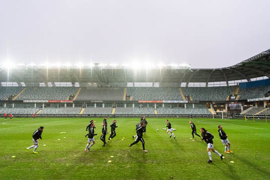 GAIS spelare värmer upp