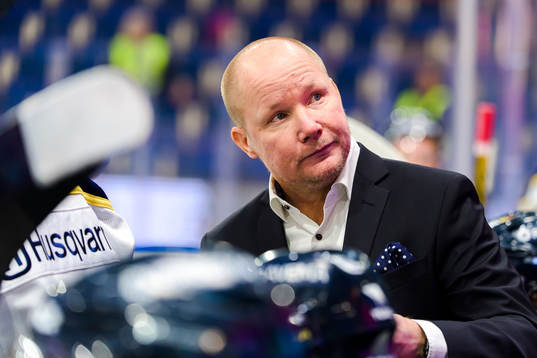 s assisterande tränare Jonas Holmström