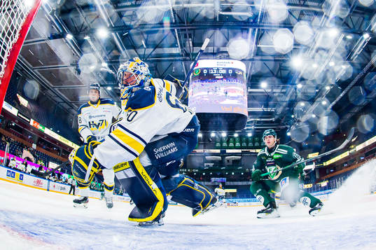 s Johannes Kinnvall, målvakt Hugo Alnefelt och Färjestads