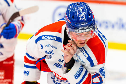Oskarshamns Jonas Engström blöder i ansiktet