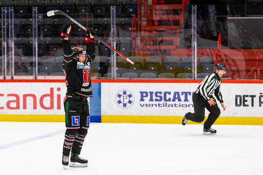 Örebros Robin Salo jublar