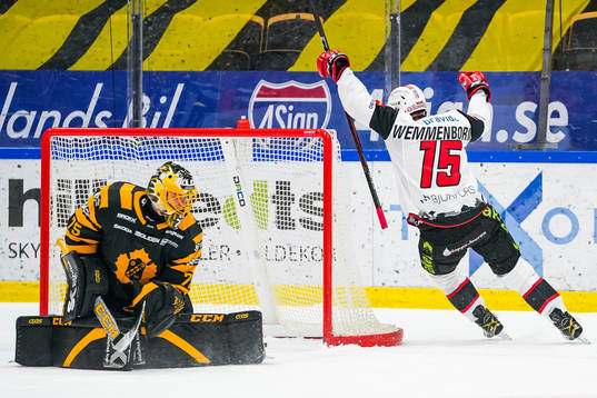 Malmö Redhawks Axel Wemmenborn jublar
