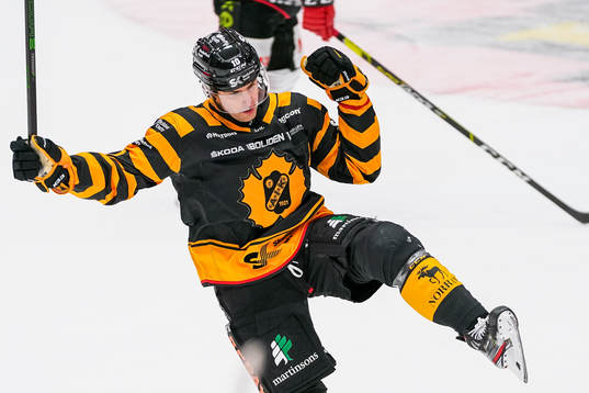 Skellefteås Joakim Lindström jublar
