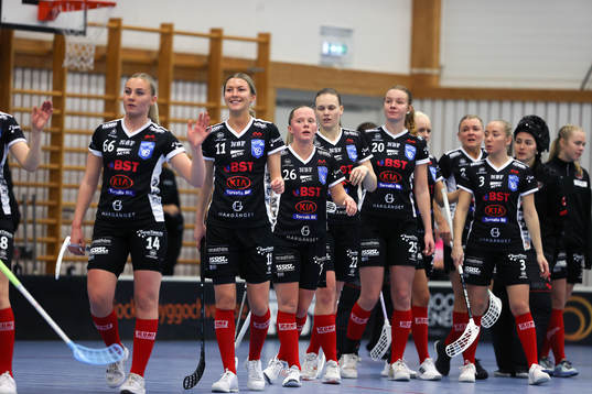 Pixbo glömde matchställen i Göteborg och fick låna