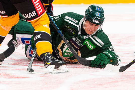 Färjestads Jacob Peterson visas ut för
