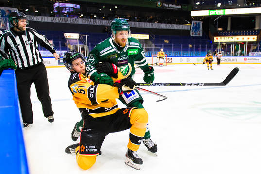 Luleås Filip Hållander och Färjestads Pontus Widerström