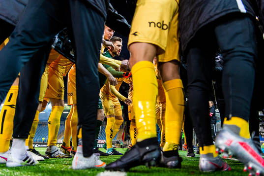 Goalkeeper Nikita Haikin and players of Bodø/Glimt