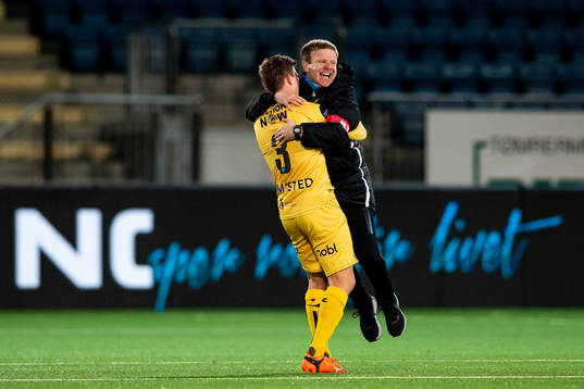 Alfons Sampsted of Bodø/Glimt and Morten Kalvenes,
