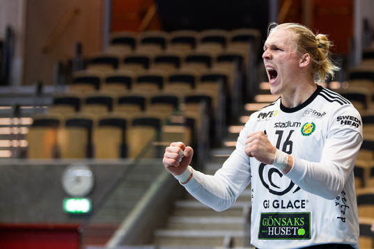 Sävehofs målvakt Bertram Obling jublar