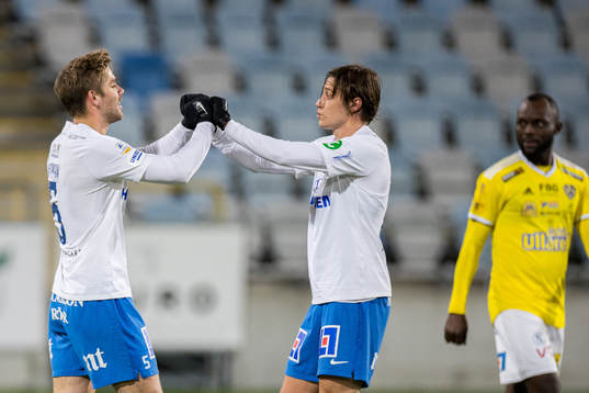 IFK Norrköpings Christoffer Nyman jublar med Simon Thern