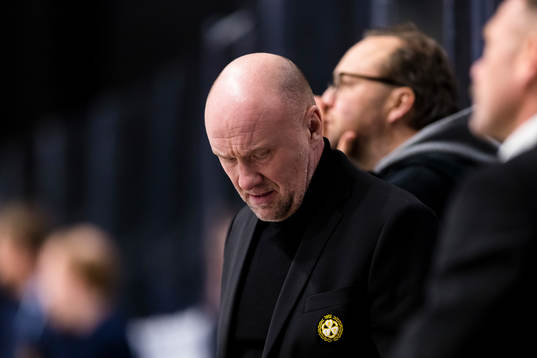 Brynäs tränare Peter Andersson deppar