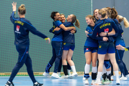 Jamina Roberts, Nathalie Hagman och Melissa Petrén