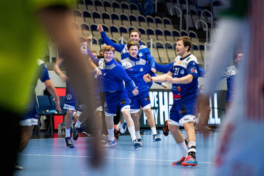 Alingsås spelare jublar