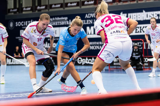 s Maja Mikaelsson och Warbergs Amanda Johansson