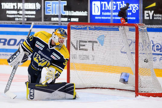 s målvakt Jonas Gunnarsson deppar
