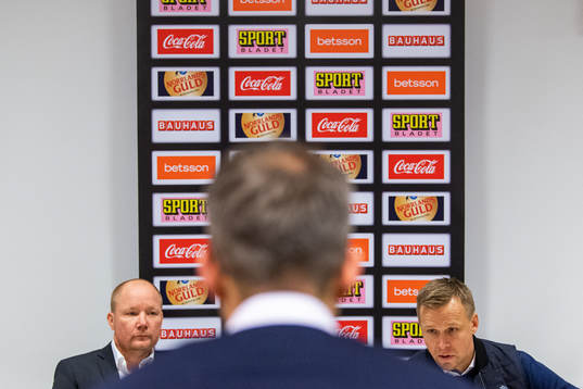 s assisterande tränare Jonas Holmström och Linköpings