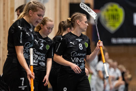 Lunds Hilda Hammer och Ella Hammer jublar