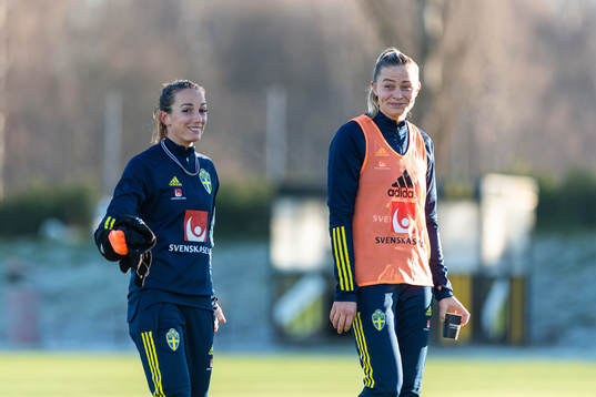 Kosovare Asllani och Fridolina Rolfö