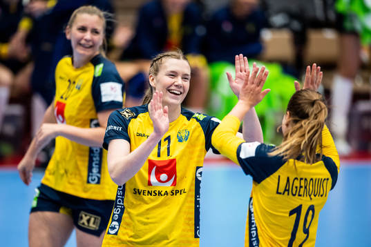 Bläddra bland fler bilder av Handboll, Dam, Träningsmatch, Sverige - Ungern