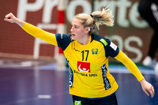 Sveriges Nina Dano jublar