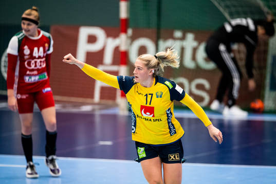 Sveriges Nina Dano jublar