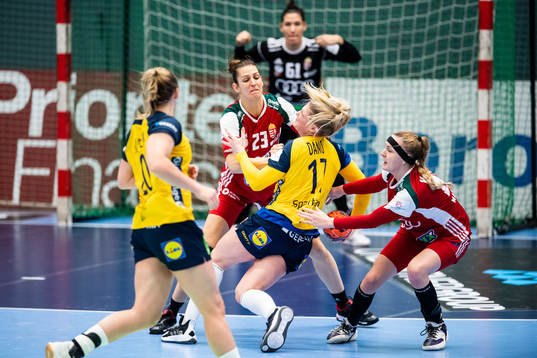 Ungerns Klara Csiszar-Szekeres och Sveriges Nina Dano