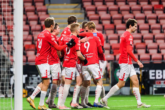 Degerfors spelare jublar
