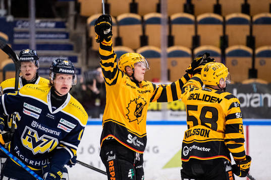 Skellefteås Linus Lindström och Oskar Nilsson jublar