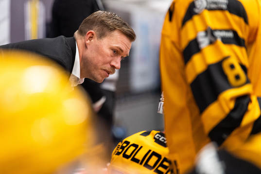 Skellefteås assisterande Andreas Falk