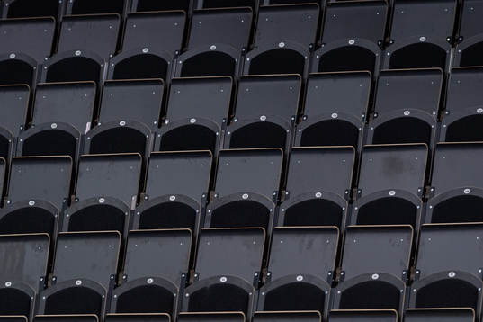 Tomma stolar i Arena Älvhögsborg