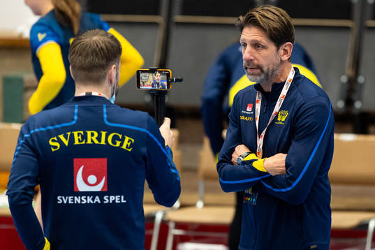 Sveriges förbundskapten Tomas Axner i en intervju