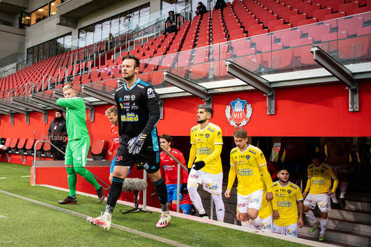 Falkenbergs spelare gör entré