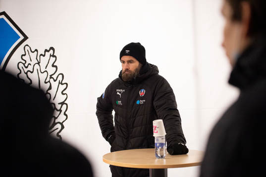 Helsingborgs tränare Olof Mellberg deppar