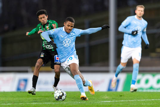 Varbergs Tashreeq Matthews och Malmö FFs Amin Sarr