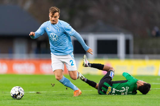 Malmö FFs Eric Larsson Varbergs Tashreeq Matthews