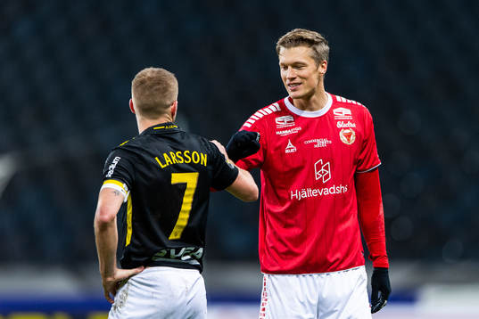 s Sebastian Larsson och Kalmars Viktor Elm