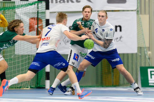 Varbergs Jonathan Lindberg och Hallbys Robin Svensson