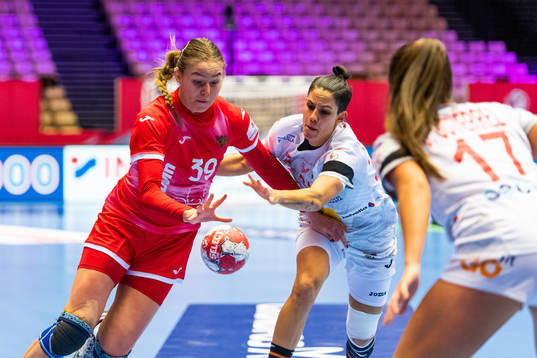 Antonina Skorobogatchenko of Russia Anna Vyakhireva of