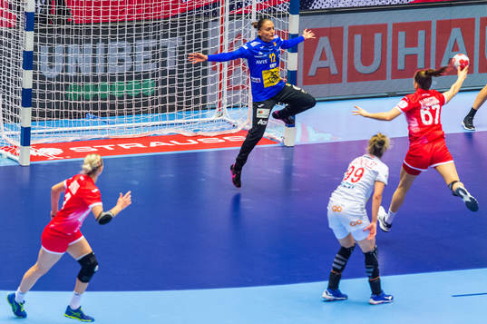 Goalkeeper Silvia Navarro Gimenez and Anastasiia