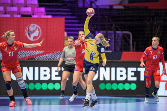 Sarka Marcikova of Czech Republic and Emma Lindqvist of