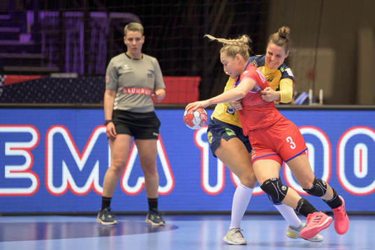 Carin Strömberg of Sweden and Jana Knedlikova of Czech