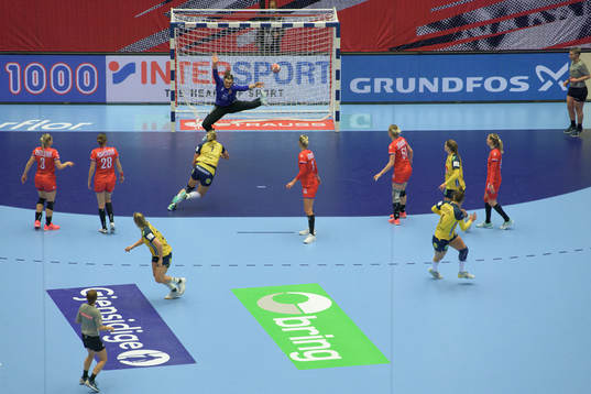 Linn Blohm of Sweden against goalkeeper Petra Kudlackova of