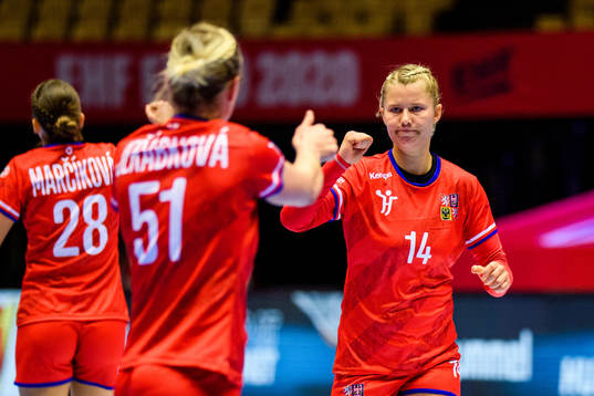 Kamila Kordovska of Czech Republic celebrates