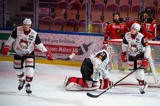 Malmö Redhawks Oliver Lauridsen, målvakt Lars Volden och