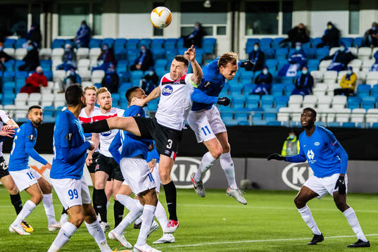 Brian Gartland of Dundalk and Martin Skjelbreid Ellingsen