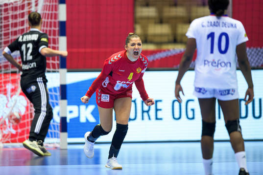 Jovanka Radicevic of Montenegro celebrates