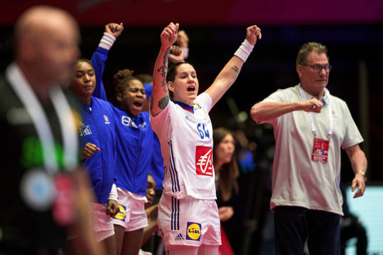 Alexandra Lacrabere of France celebrates